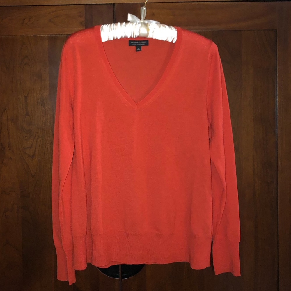 Banana Republic vneck merino wool sweater NWOT